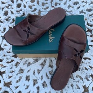 Like New - Clarks Sandals ~ Photon - Color: Earth (Brown)